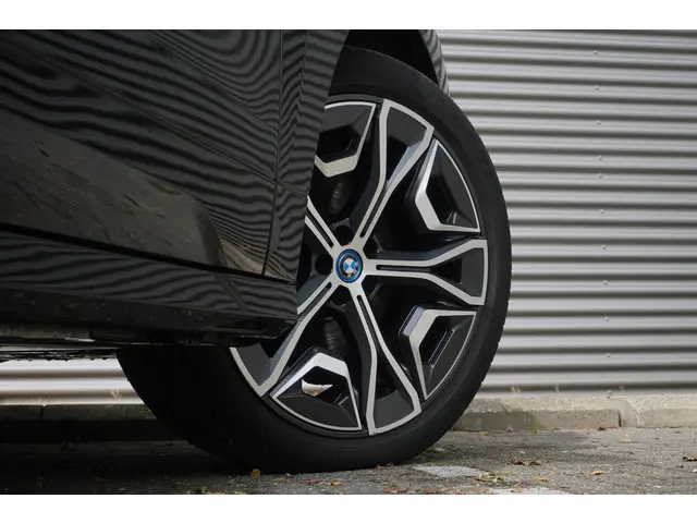 BMW iX xDrive50 2023 Elektrisch 24