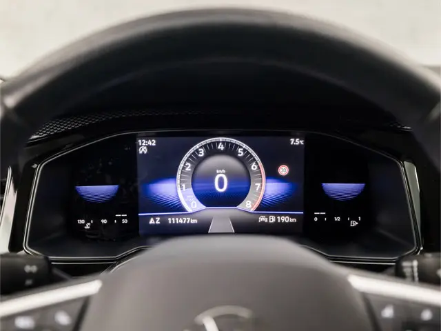 Volkswagen Polo 1.0 TSI Life Sport 2022 Benzine 8