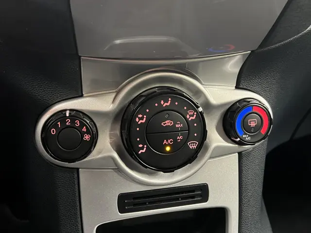 Ford Fiesta 1.25 Titanium 2013 Benzine 19