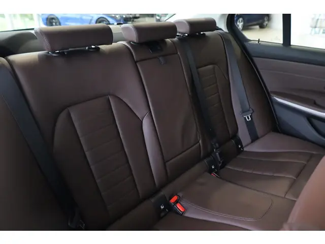 BMW 3 Serie Sedan 320e 2023 Hybride Benzine 9
