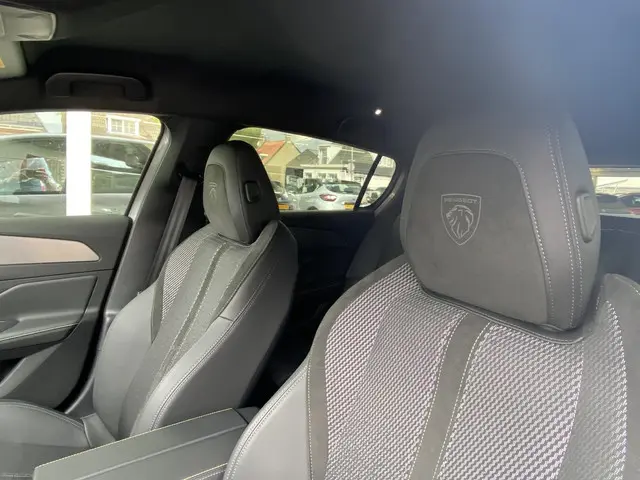 Peugeot 308 1.2T 130pk Automaat GT 2024 Benzine 12