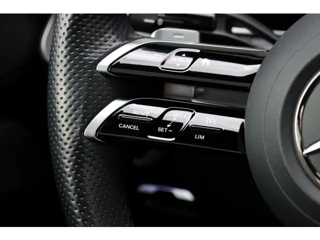 Mercedes-Benz C-Klasse 180 AMG Line Aut9 | 2022 Benzine 14