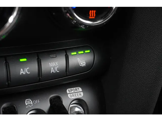 MINI 5-Deurs One 2022 Benzine 16