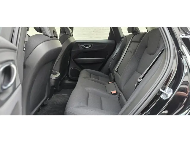 Volvo XC60 2.0 B4 Momentum 2021 Benzine 36