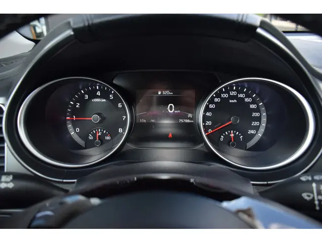 Kia Ceed 1.0 T-GDi DynamicLine X-Tra 2022 Benzine 8