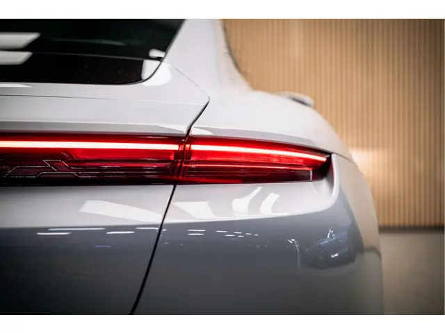 Porsche Taycan Performance 84 kWh 2023 Elektrisch 11