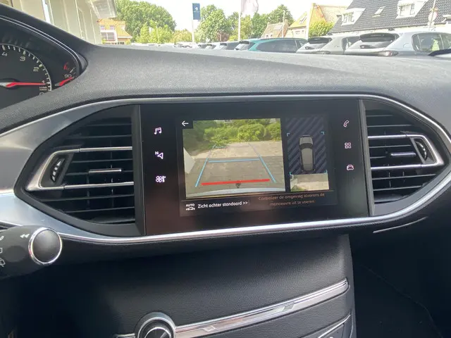 Peugeot 308 1.2T 130pk Tech Edition 2018 Benzine 16