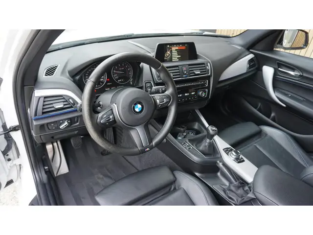 BMW 1 Serie 118i 160pk M-Sport Shadow Line 2017 Benzine 9