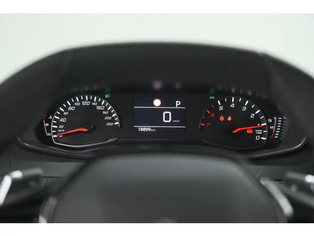 Peugeot 2008 PureTech 130 EAT8 Allure 2023 Benzine 42