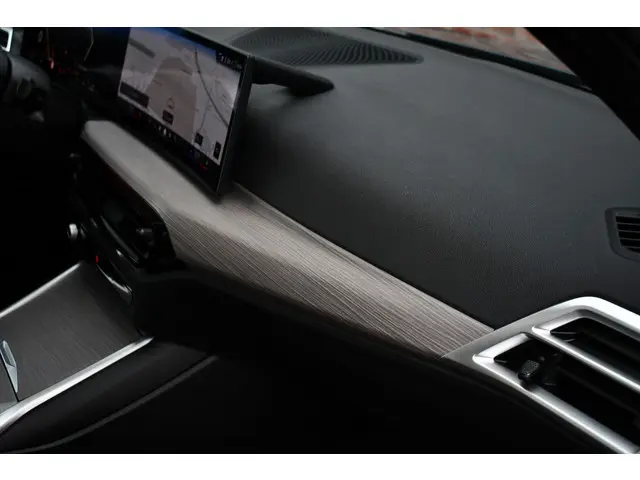 BMW 3 Serie Touring 330e M-Sport 2025 Hybride Benzine 66