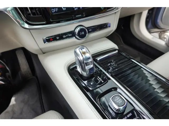 Volvo V90 2.0 T8 AWD Inscription 2018 Hybride Benzine 18