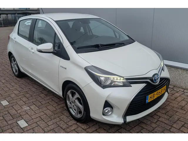 Toyota Yaris 1.5 Hybrid Lease 2015 Hybride Benzine 7