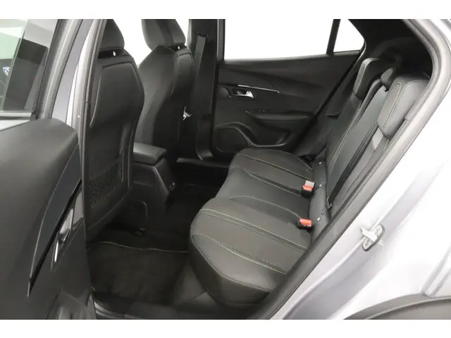 Peugeot 2008 1.2 Hybrid 136 GT 2024 Hybride Benzine 5