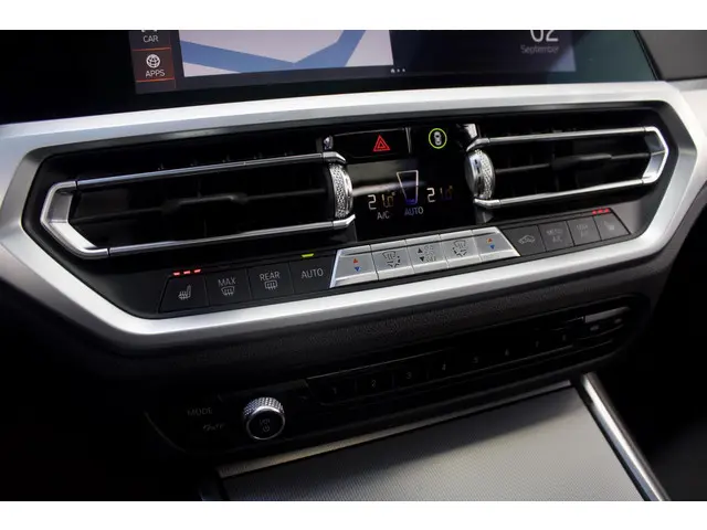 BMW 3 Serie 330i High Executive Edition 2019 Benzine 33