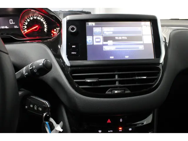 Peugeot 208 1.2 PureTech Style Pack 2015 Benzine 25