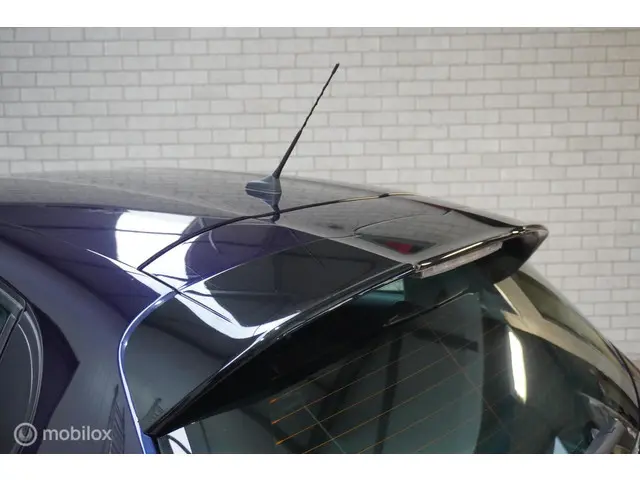 Peugeot 208 1.2 PureTech Signature 2018 Benzine 6