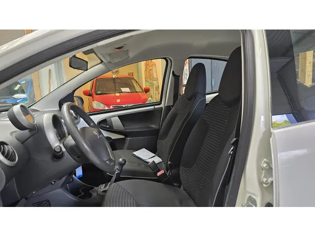 Peugeot 107 1.0 Active 2012 Benzine 11