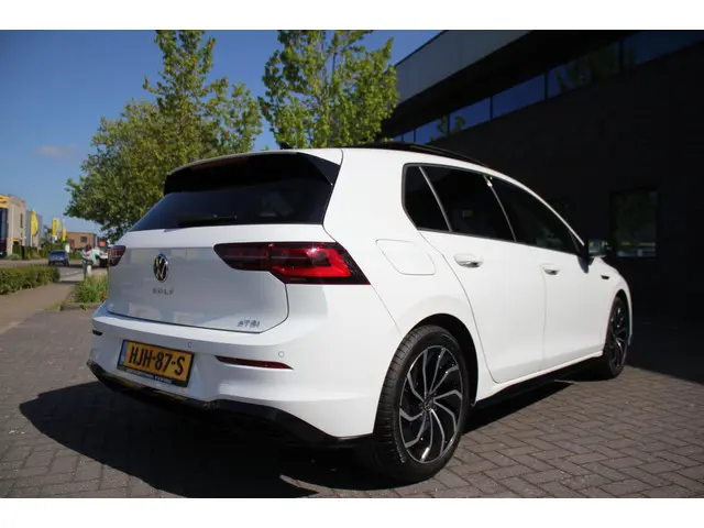 Volkswagen Golf 1.5 eTSI R-Line 2024 Benzine 11