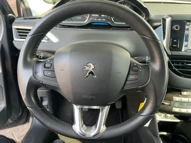 Peugeot 208 1.2 PureTech Allure 2015 Benzine 9