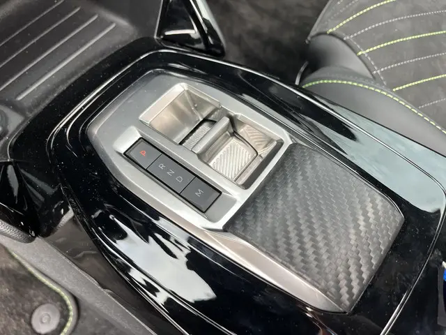 Peugeot 2008 1.2 Hybrid 145 PK GT 2025 Hybride Benzine 47