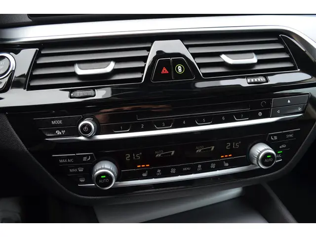 BMW 5 Serie 540i xDrive Touring 340 pk 2017 Benzine 18
