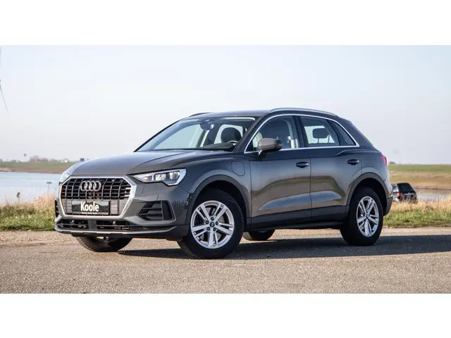 Audi Q3 45 TFSI e edition 2021 Hybride Benzine
