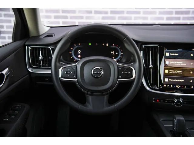 Volvo V60 2.0 B3 Essential Edition 2023 Benzine 4