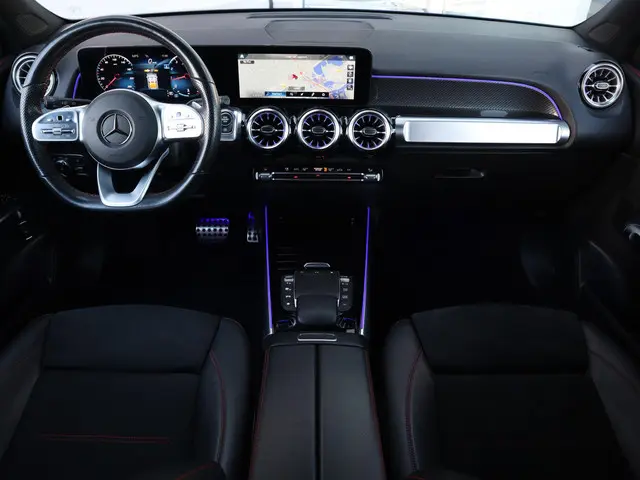 Mercedes-Benz GLB 200 AMG line 2021 Benzine 12