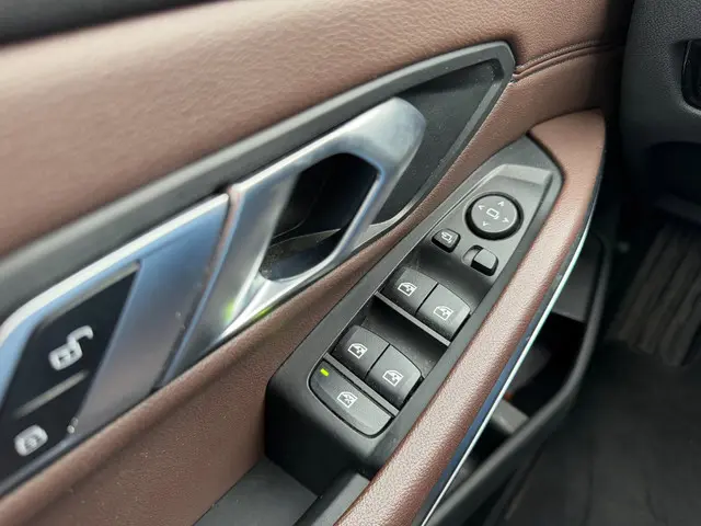 BMW 3 Serie 318i Business Edition Plus 2022 Benzine 18