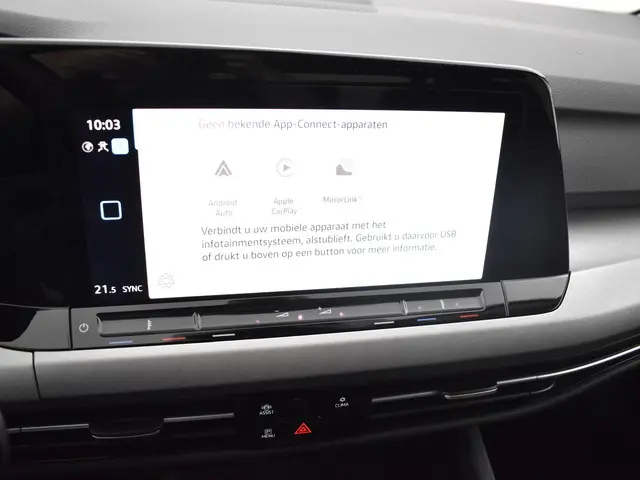 Volkswagen Golf 1.0 eTsi 110pk DSG Life 2023 Benzine 14