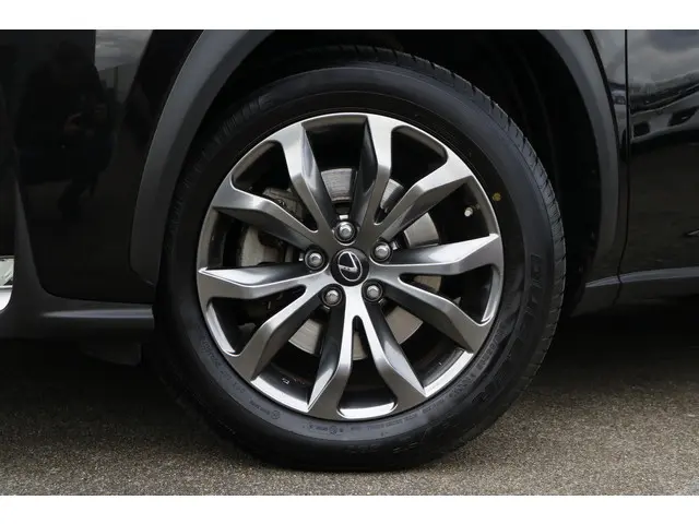 Lexus NX 300h AWD F Sport Line 2015 Hybride Benzine 3