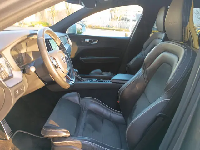 Volvo XC60 T5 AWD R-Design 2019 Benzine 13