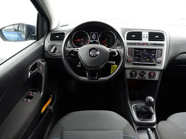 Volkswagen Polo 1.0 BlueMotion Highline- 2017 Benzine 6