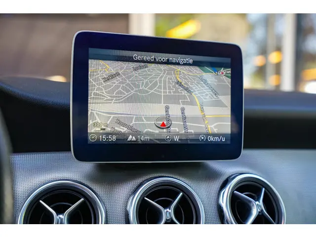 Mercedes-Benz GLA 180 Sport Edition 2019 Benzine 18