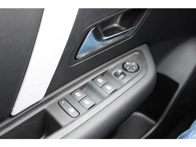 Citroën C4 HYBRID 145 MAX 2025 Hybride Benzine 15