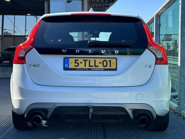 Volvo V60 3