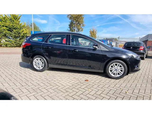Ford Focus Wagon 1.0 EcoBoost Titanium 2013 Benzine 4