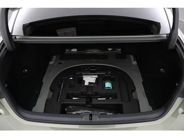 Lexus ES 300h Executive Line 2024 Hybride Benzine 34