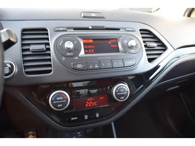 Kia Picanto 1.2 CVVT SportsLine 2015 Benzine 16