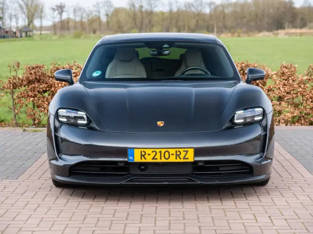 Porsche Taycan Sport Turismo 79 kWh 2022 Elektrisch 27