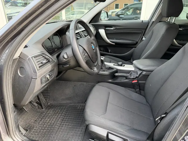 BMW 1 Serie 118i Executive 2018 Benzine 16
