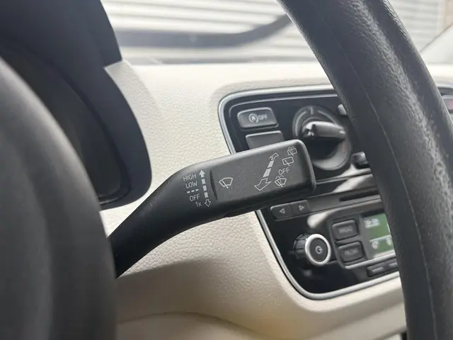 Volkswagen up! 1.0 groove up! BlueMotion 2014 Benzine 17