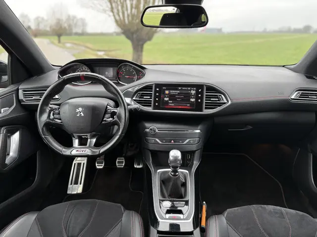 Peugeot 308 1.6 e-THP GTi 270pk 2016 Benzine 4