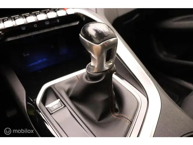 Peugeot 5008 1.2 PureTech Active 2018 Benzine 27