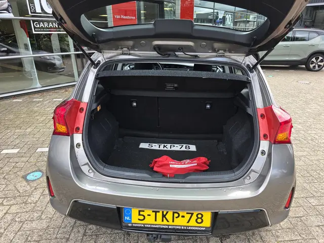 Toyota Auris 1.3 VVT-i 100 PK Now, Trekhaak 2014 Benzine 12