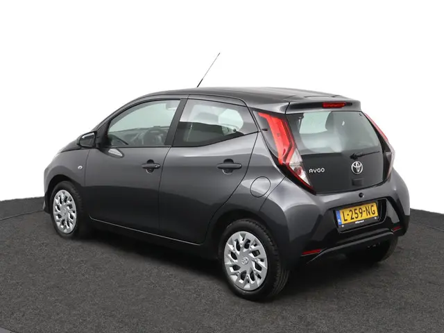 Toyota Aygo 1.0 VVT-i x-play 2021 Benzine 12
