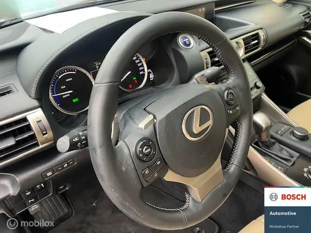 Lexus IS 300h First Edition 2014 Hybride Benzine 16