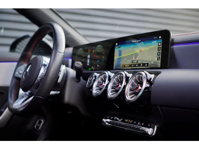 Mercedes-Benz CLA 250 e AMG Line 2023 Hybride Benzine 36