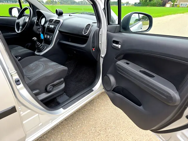 Opel Agila 1.2 Edition 2013 Benzine 11