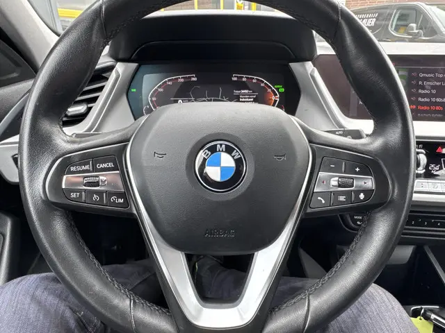 BMW 1 Serie 118i Executive Edition 2021 Benzine 11